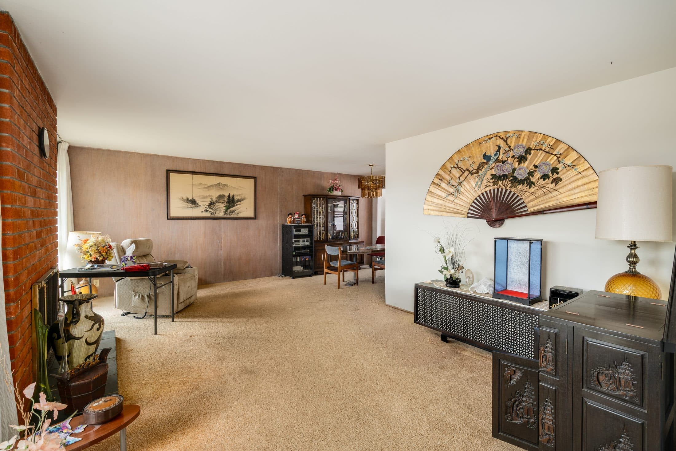 898 Lomita Avenue. The living room.