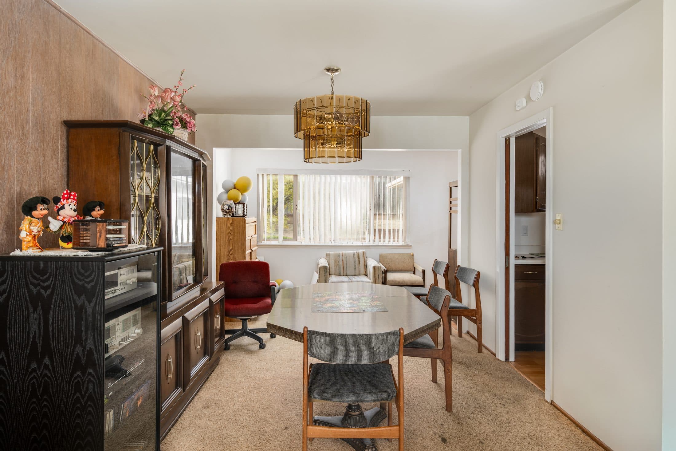 898 Lomita Avenue. The dining area beside a wide window.