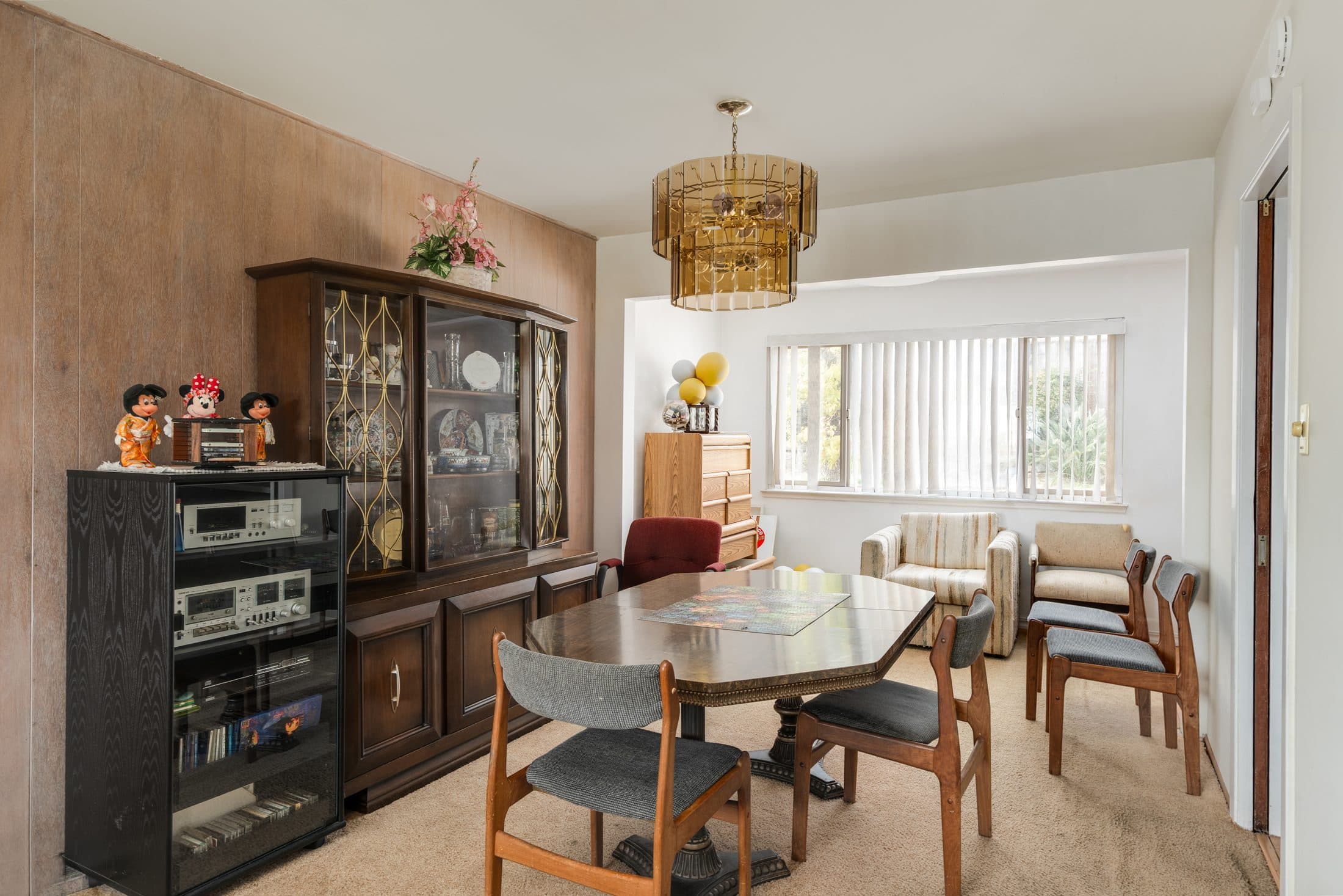 898 Lomita Avenue. The dining area.