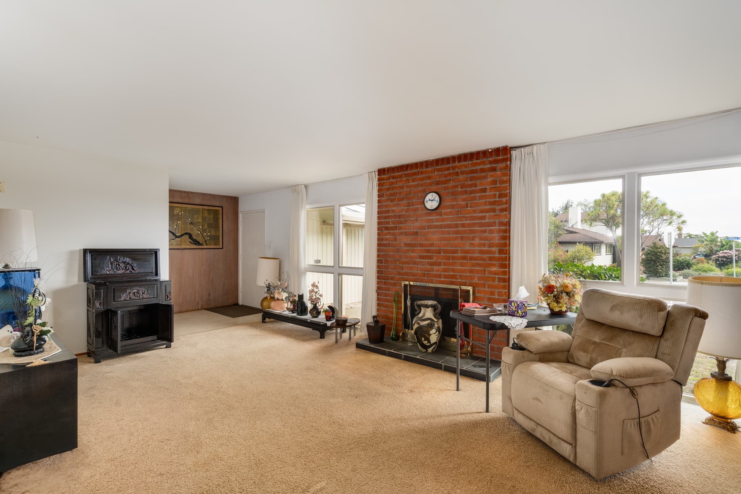 The living room at 898 Lomita Avenue as it is today.